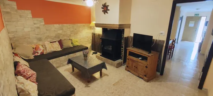 Imagen de Salón con chimenea