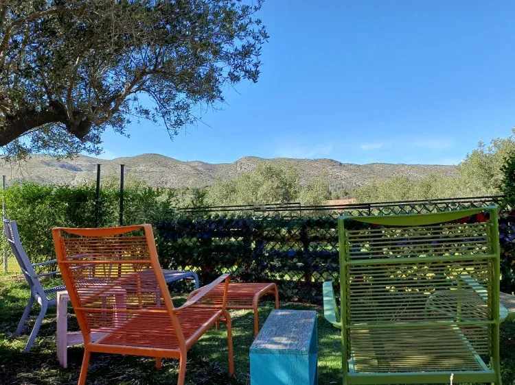 Imagen de jardín con vista a la montaña