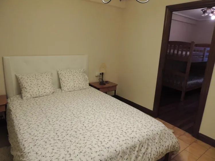 Imagen de habitaciones familiares contiguas (doble 150 y otra de dos literas )
