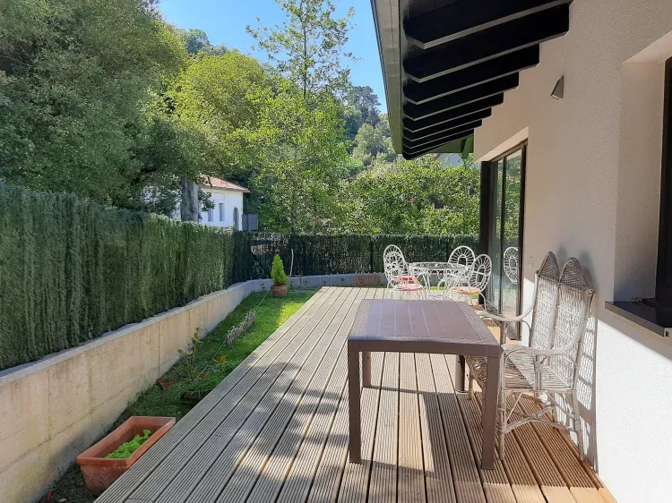 Imagen de Terraza con jardin