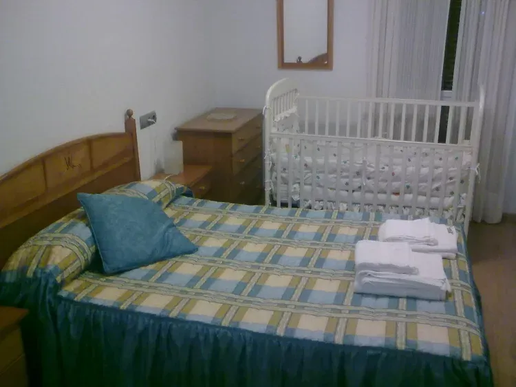 Imagen de Habitación de matrimonio con cuna (Opcional)
