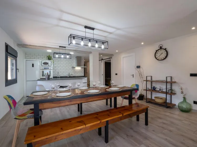 Imagen de Comedor y cocina, todo junto al salón.