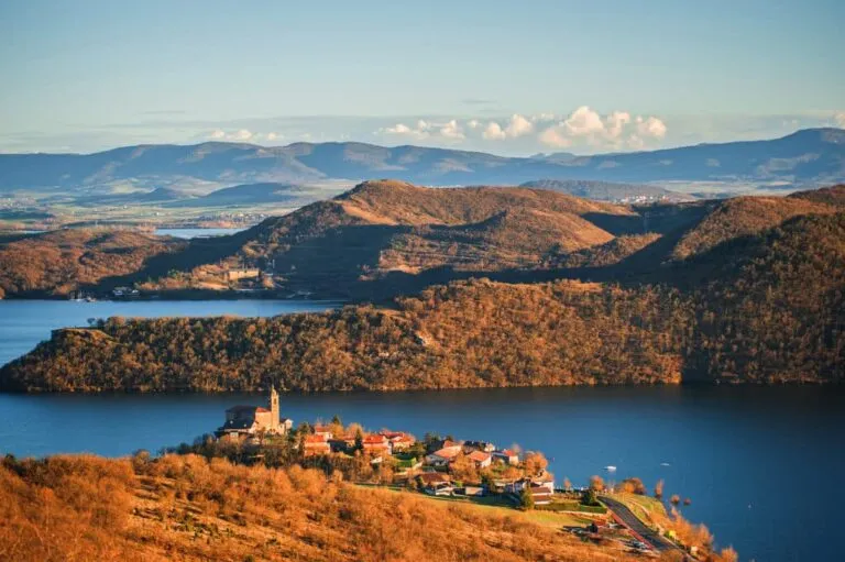 Imagen de Descubre Álava en invierno: naturaleza, villas medievales y enoturismo