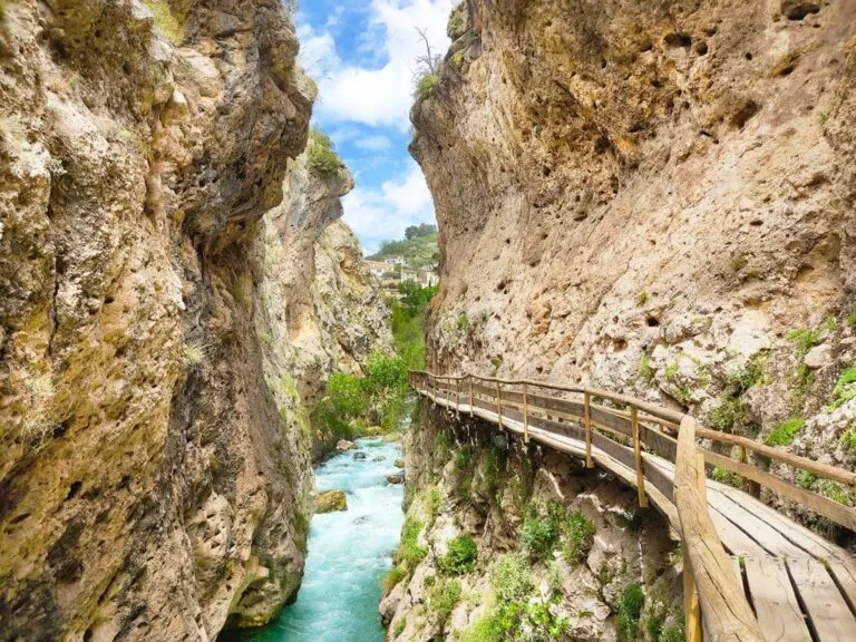 Imagen de Senderismo en Granada: 5 rutas increíbles para disfrutar en familia