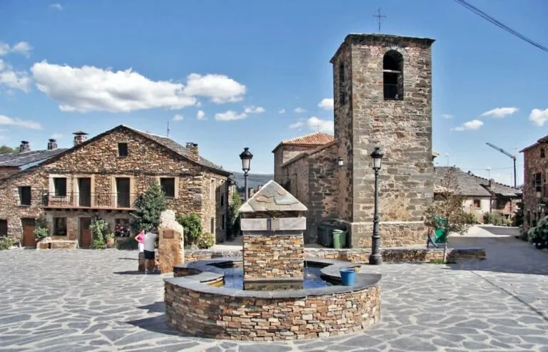 Imagen de Ruta por los Pueblos Negros, la Guadalajara más rural