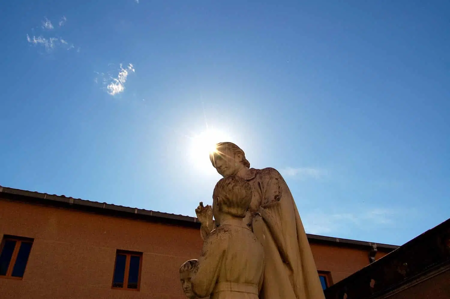 Monestir de les Avellanes, una hospedería monástica viva