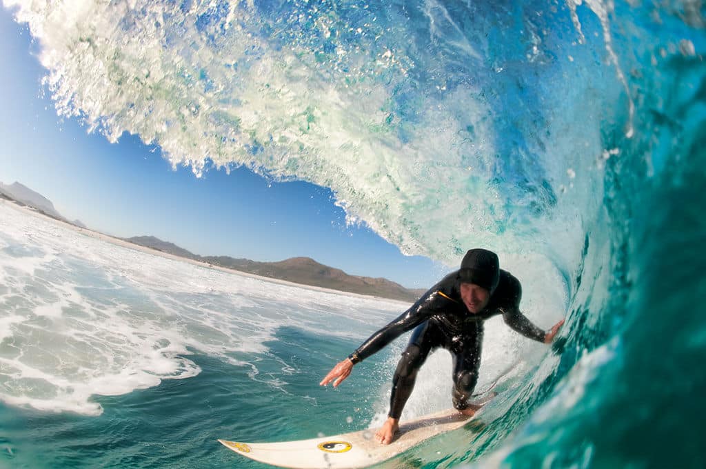 5 playas recomendables para surfear en España