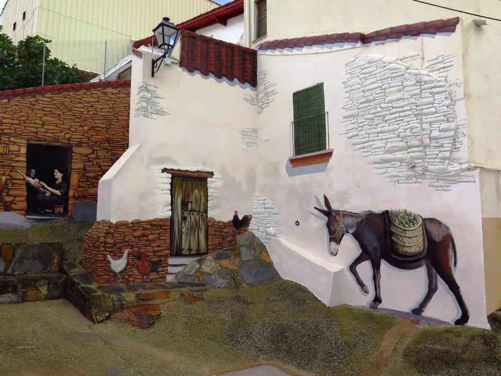 Romangordo, un museo de trampantojos al aire libre
