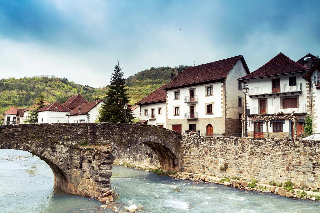 Pueblos con bosque: Ochagavía, Navarra