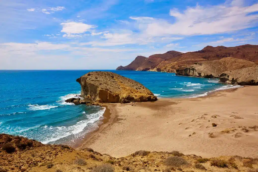 Playa de Mónsul, en Cabo de Gata. Considerada una de las mejores playas de Almería.