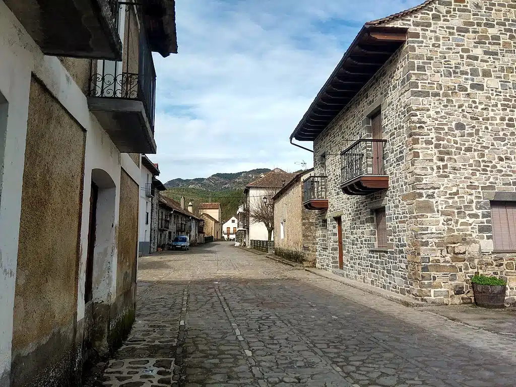 Calle de Fago, una localidad marcada por el crimen. Por Lozano Manzanedo