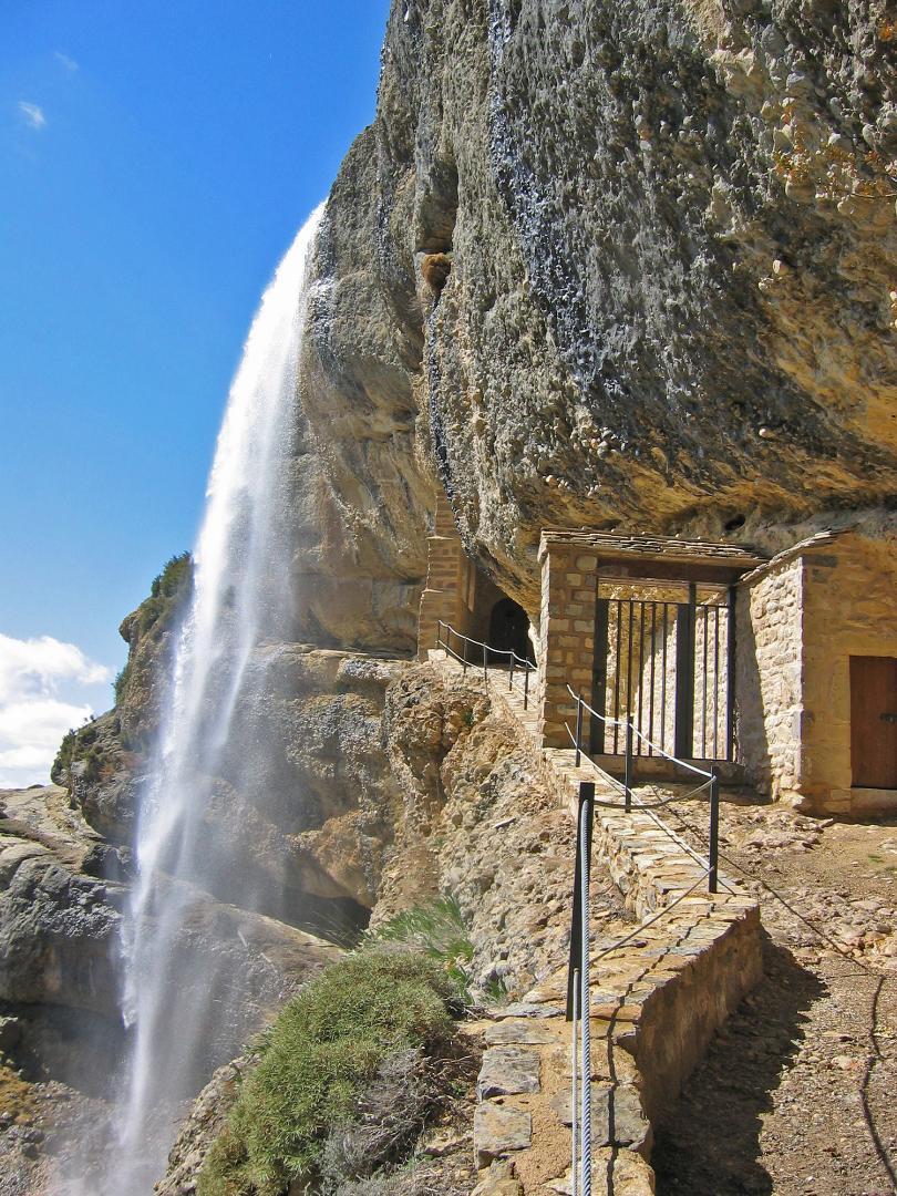 Cascada del chorro en la ruta de las ermitas de Yebra de Basa, Huesca.