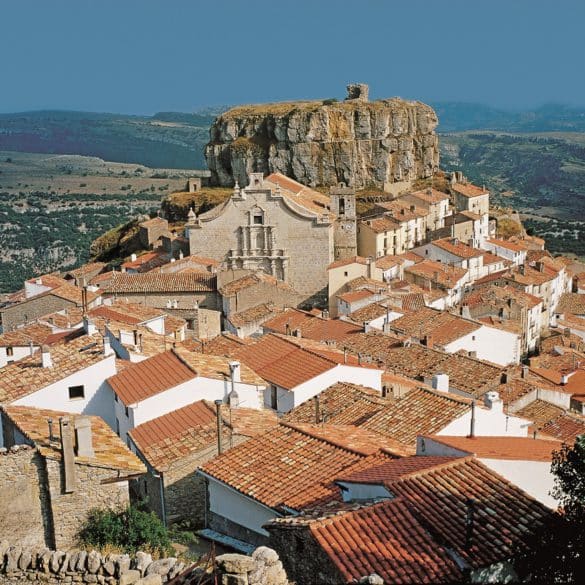 Ares del Maestrat, uno de los pueblos más bonitos de Castellón. Por: Turismo de Castellón