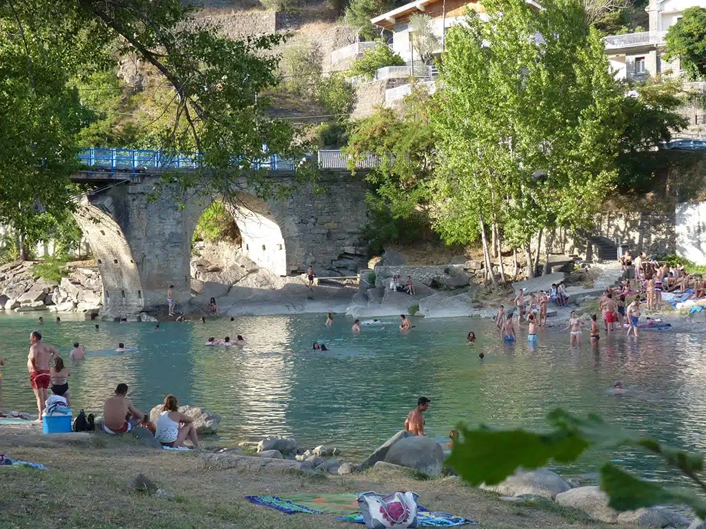 “Domingueros”, el concurso que no hay que ganar: la original iniciativa para proteger esta piscina natural del Pirineo