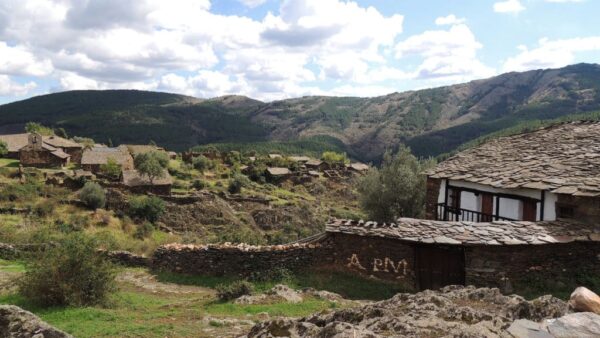 La Vereda, pueblo negro deshabitado en Guadalajara. Por Borjaanimal