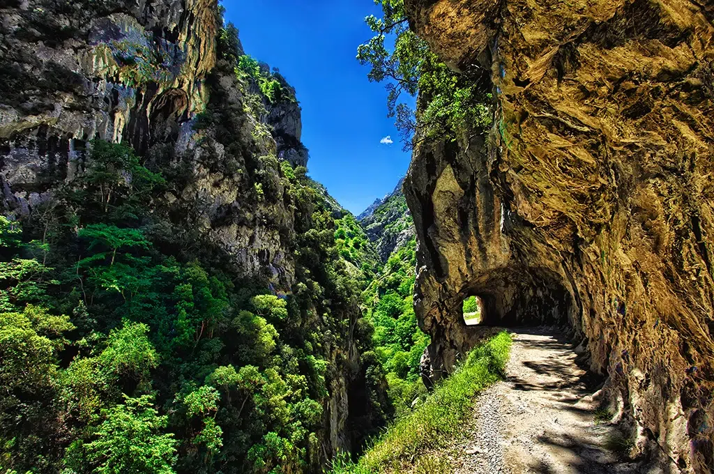 La ruta del Cares, una de las más populares entre los senderistas españoles.