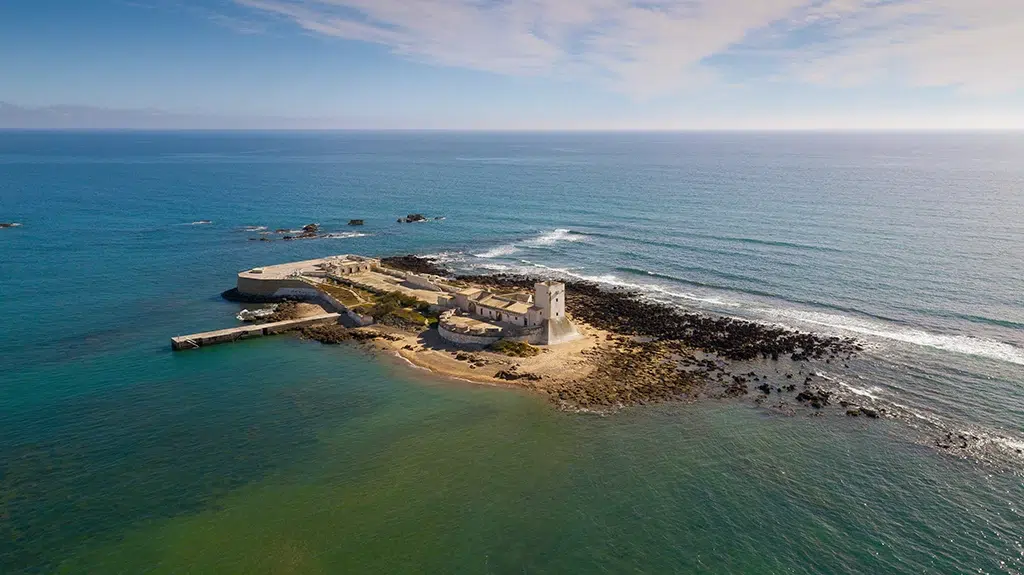 Ni Canarias ni Baleares: 10 islas en España que puedes visitar sin coger el avión