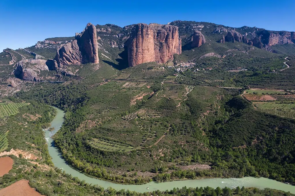 Los mallos de Riglos, según la leyenda, servían de escondite a la Giganta.