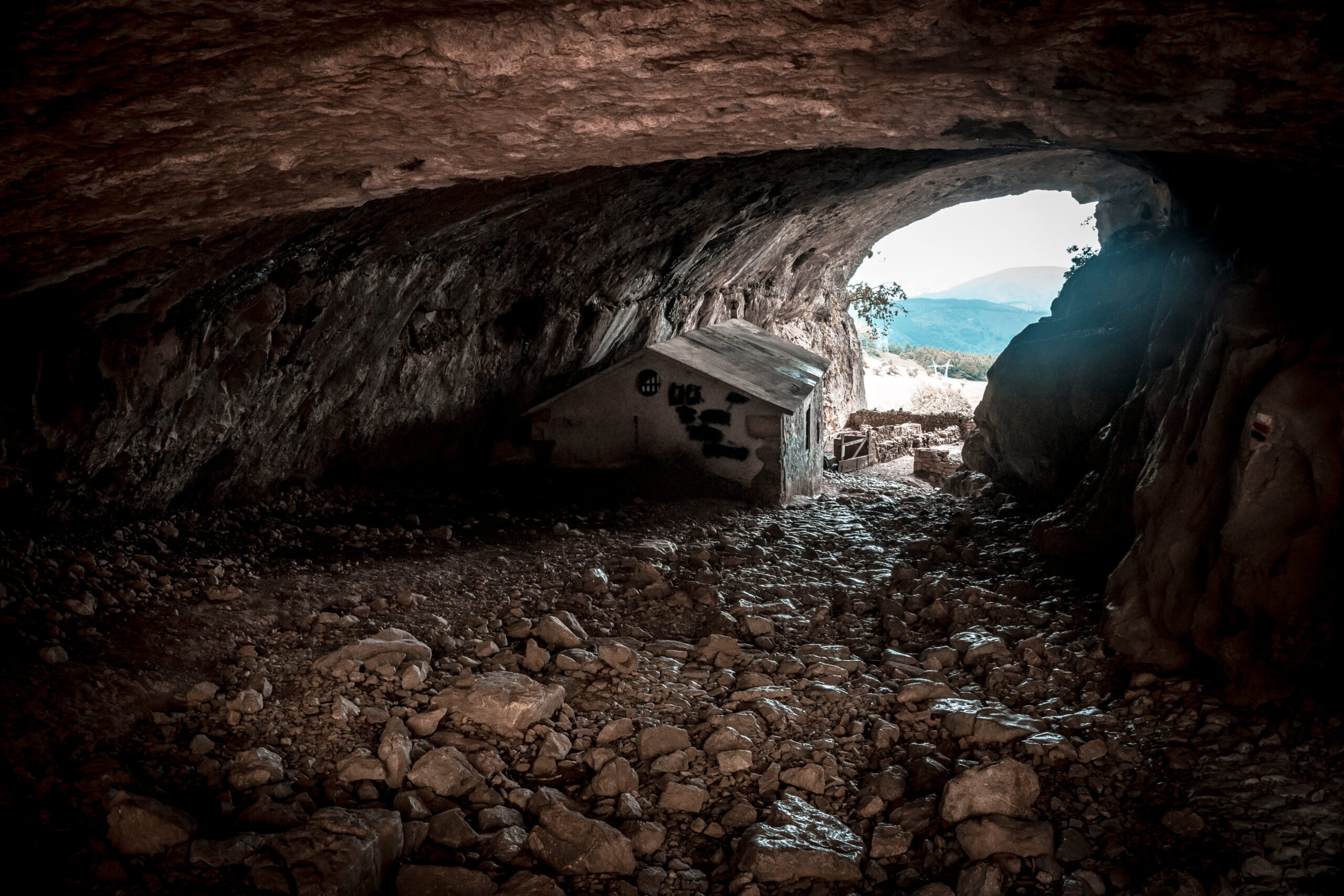 Túnel de San Adrián, por donde pasa el Camino Vasco del Interior, en la Sierra de Aizkorri | Por unai