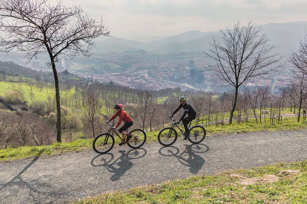 Planes para pedalear en Bizkaia entre minas, acantilados y marismas