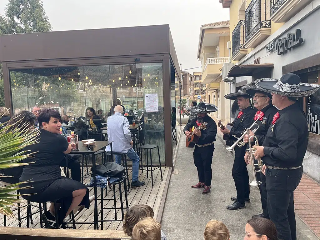 Mariachis durante la 7ª ruta de las tapas en Salinas (Alicante). Por Ayuntamiento de Salinas