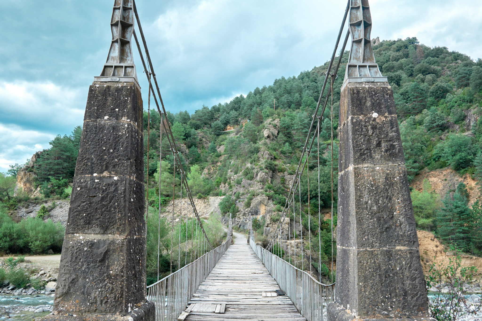 Ruta por El Saltillo, el tercer puente colgante más largo de España