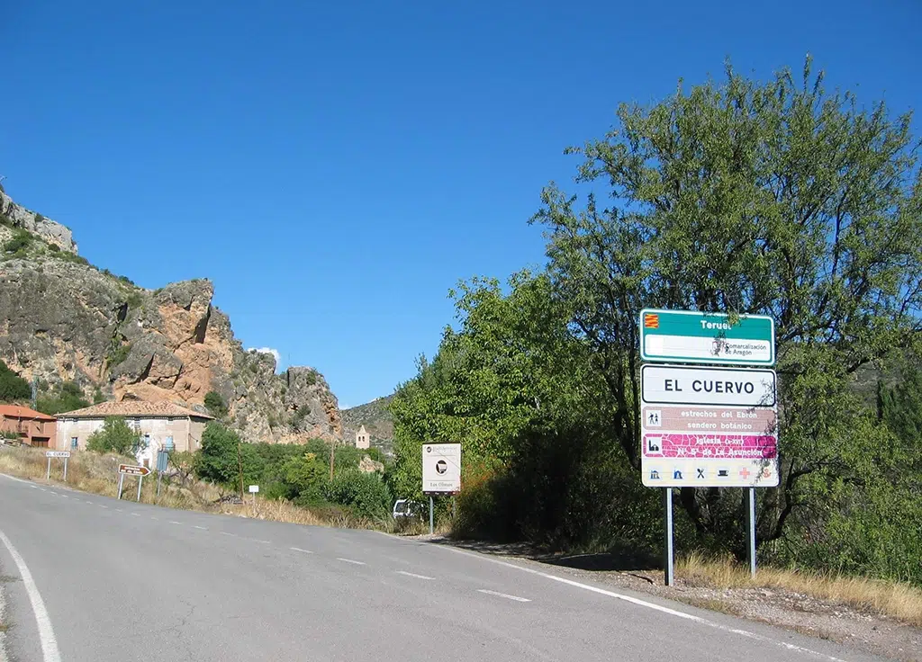 Carretera de acceso a El Cuervo, en Teruel.