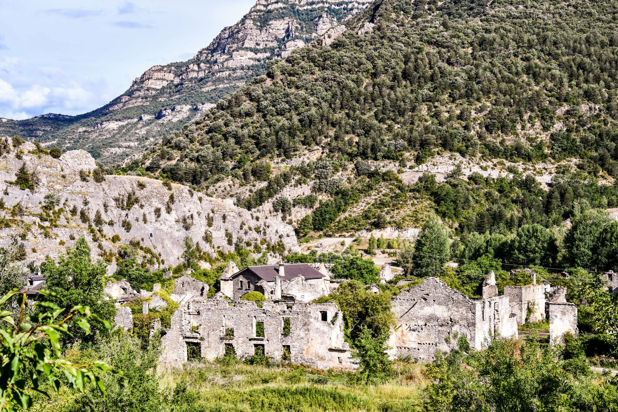Panorámica del pueblo de Jánovas de Huesca, ahora en reconstrucción. Por underworld