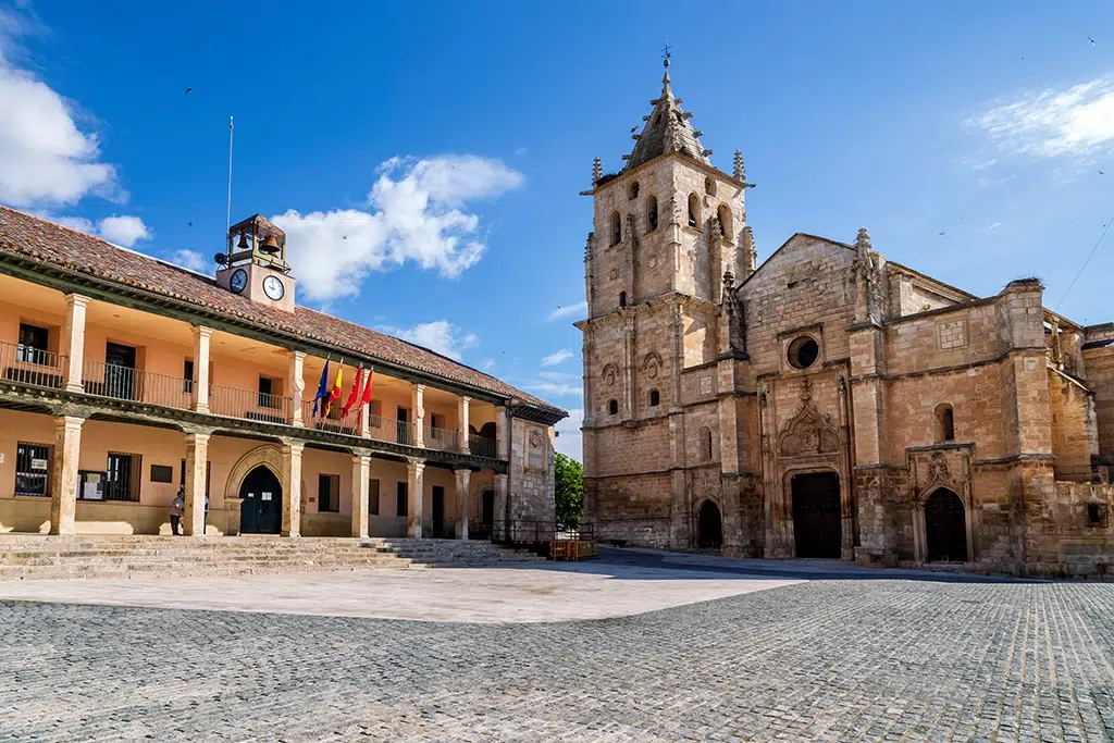 Plaza Mayor de Torrelaguna (Madrid).