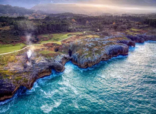 Bufones de Arenillas, en Asturias. Bufones of Arenillas in Vidiago, Asturias. Por StockPhotoAstur