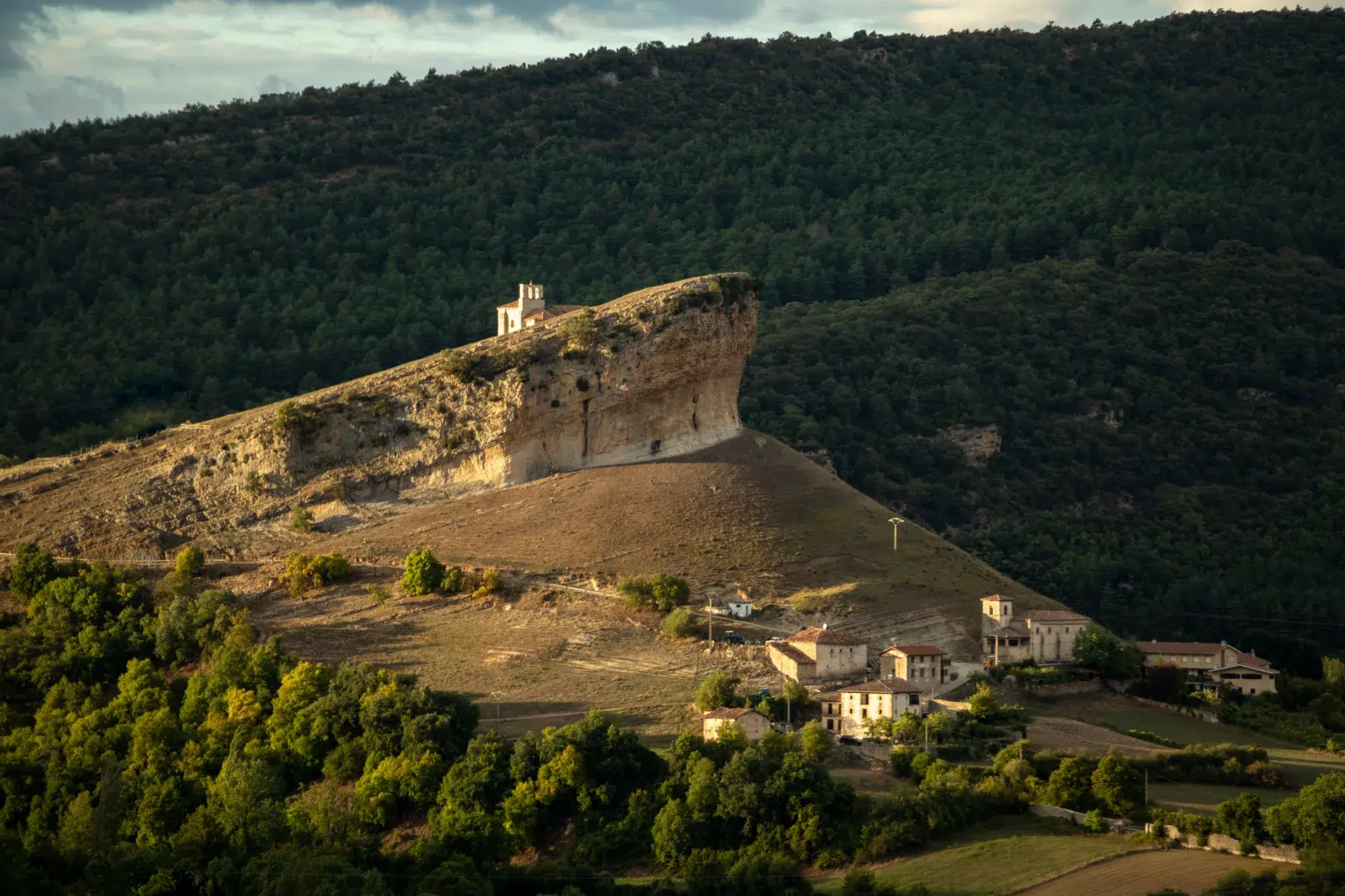 San Pantaleón de Losa en Burgos. Por Raul.