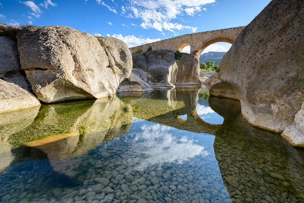 Puente de Cananillas y pozas de Aguaviva en el río Bergantes (Teruel).