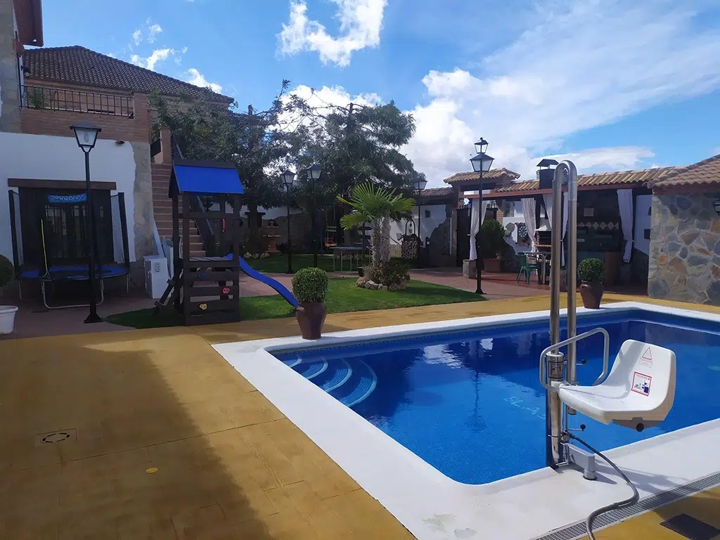Casas rurales con piscina adaptada: alojamientos rurales La Esperanza (Arriate, Málaga).