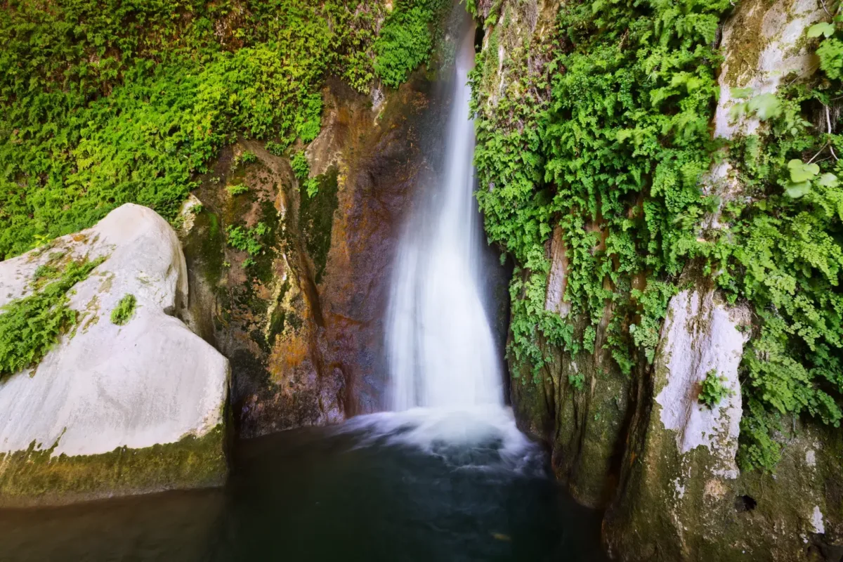 Tendrás que agacharte y atravesar un túnel para acceder a este Monumento Natural oculto en Jaén