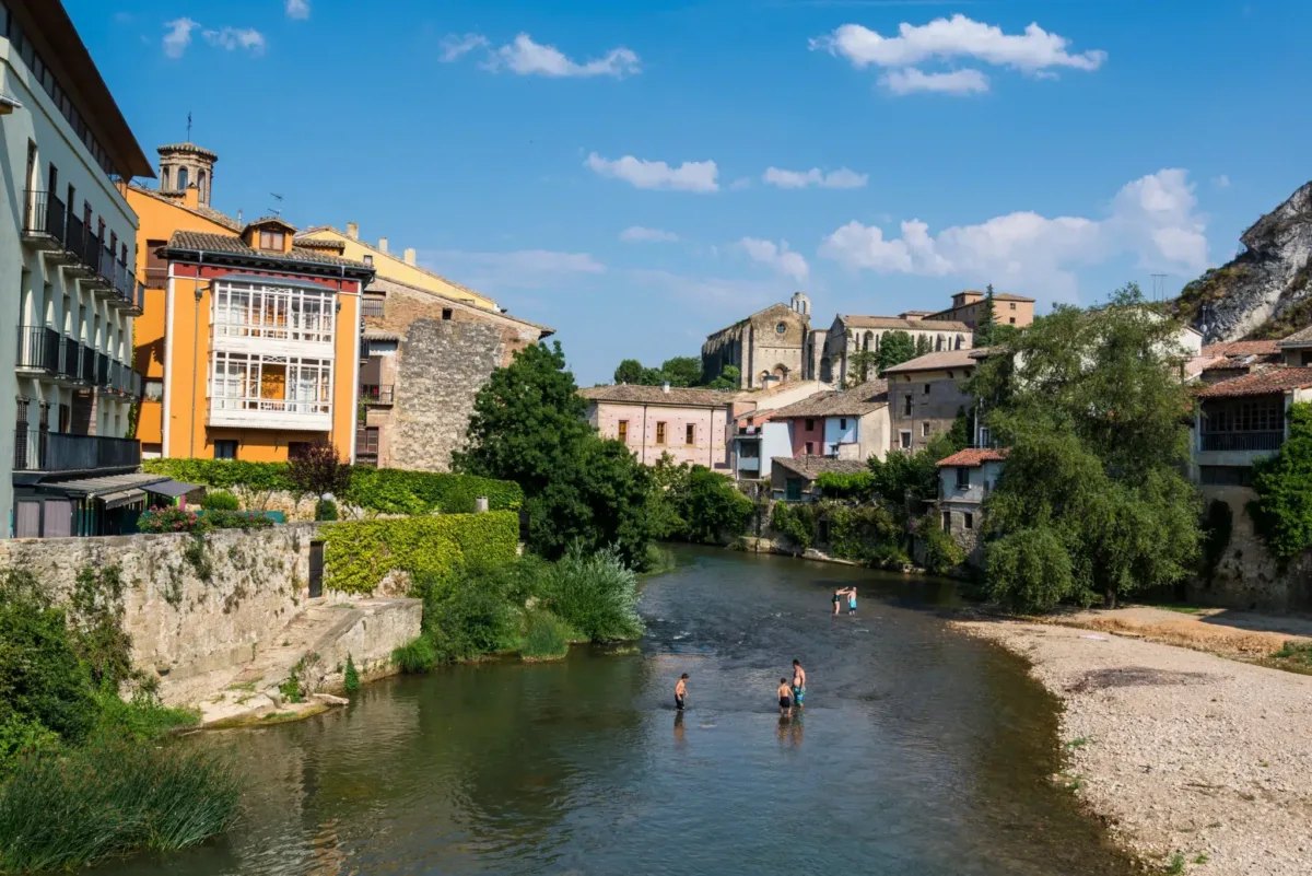 A Santiago en bañador: no esperábamos encontrar estas increíbles pozas y playas fluviales en el Camino Francés