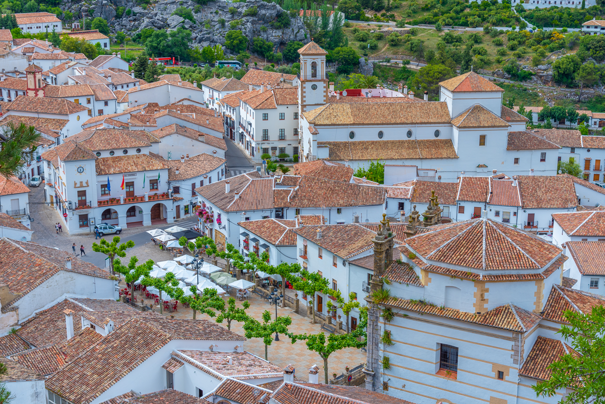 Tu pueblo me suena… porque todos tienen una plaza, un bar y unas fiestas que son las mejores