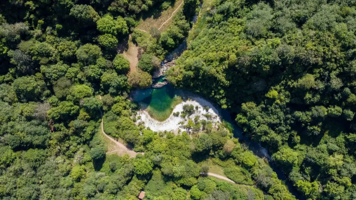 Un baño entre montañas: la piscina natural escondida en los Picos de Europa