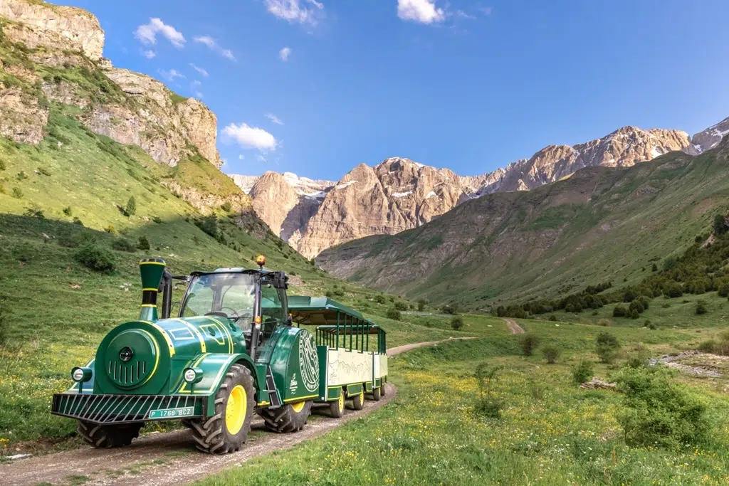 Al Pirineo en trenecito: una manera diferente de conocer el valle de Tena